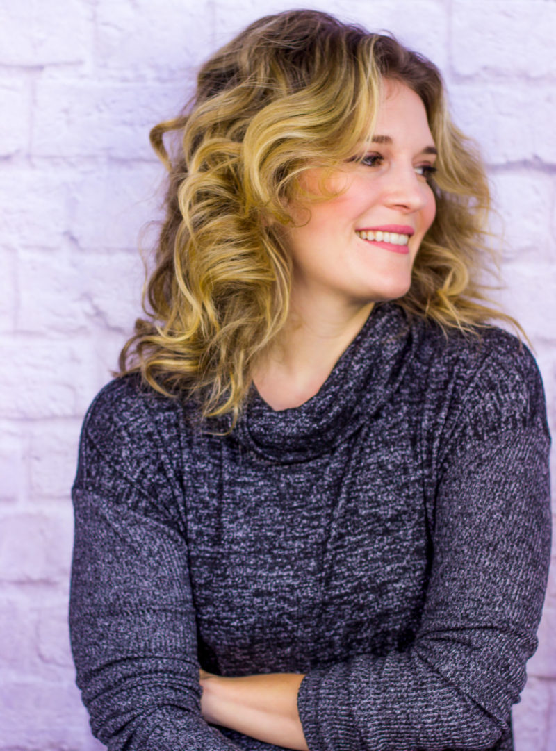 how-to-curl-hair-with-a-wand-hair-tutorial-belle-meets-world